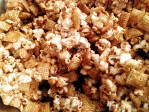 Caramel popcorn mix