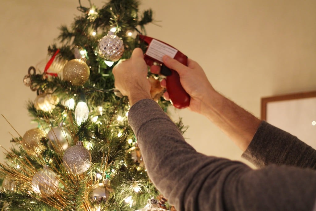 LightKeeper Pro Holiday and Christmas Tree Light Repair Tool + 50 Bonus  Bulbs 
