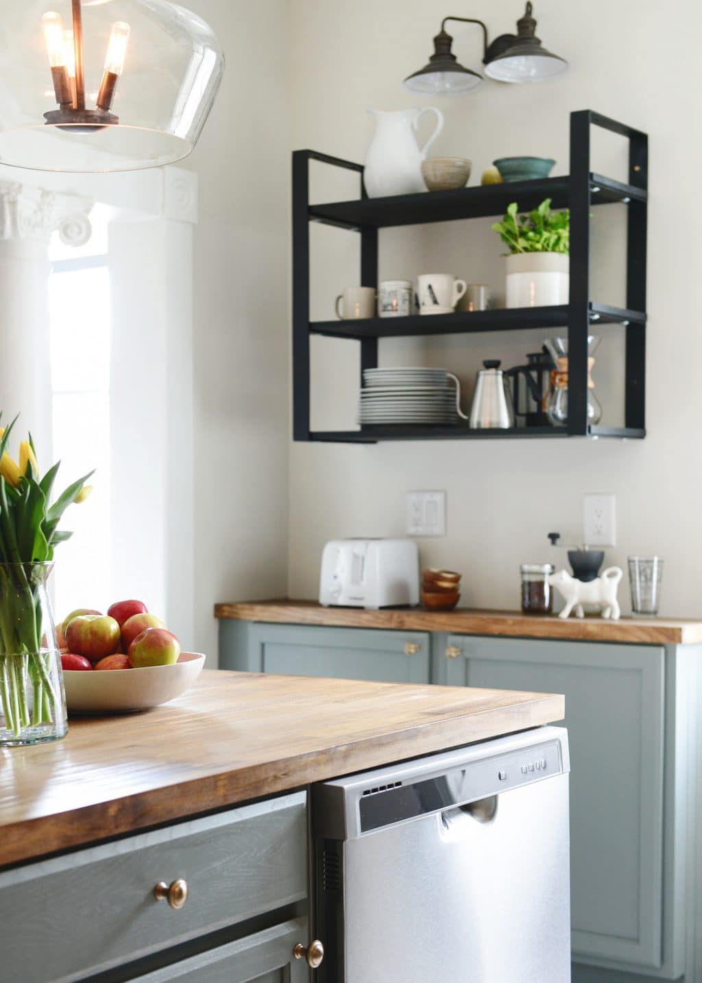 We Tried It: “The Home Edit” Kitchen Makeover (Budget: $100)