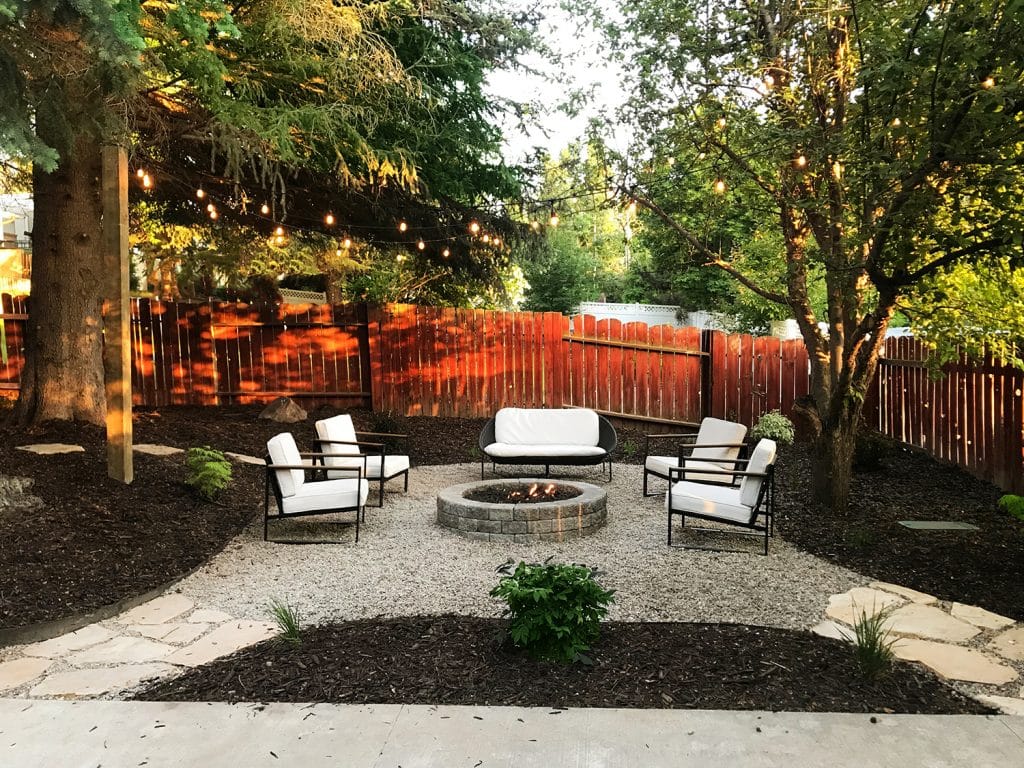 Outdoor fire pit - Chris Loves Julia