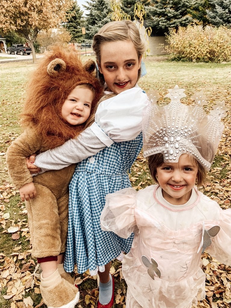 Our Halloween Family Costume 2018: The Wizard of Oz - Chris Loves