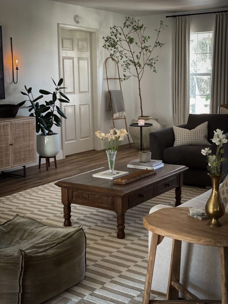 Chris Loves Julia x Loloi rug Bradley Ivory/Beige styled by @oakandmarsh