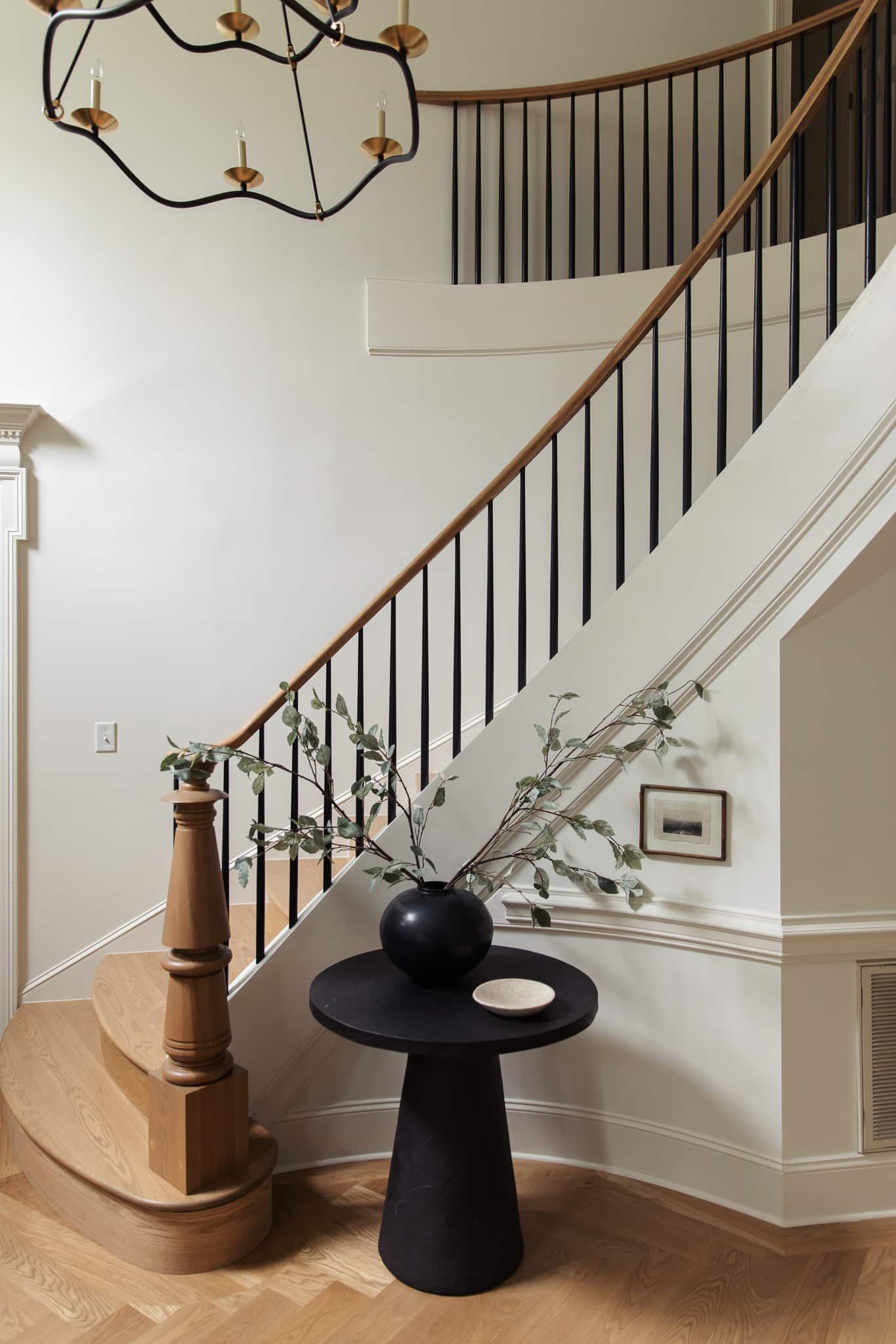 Chris Loves Julia | Modern Colonial Home Stairwell