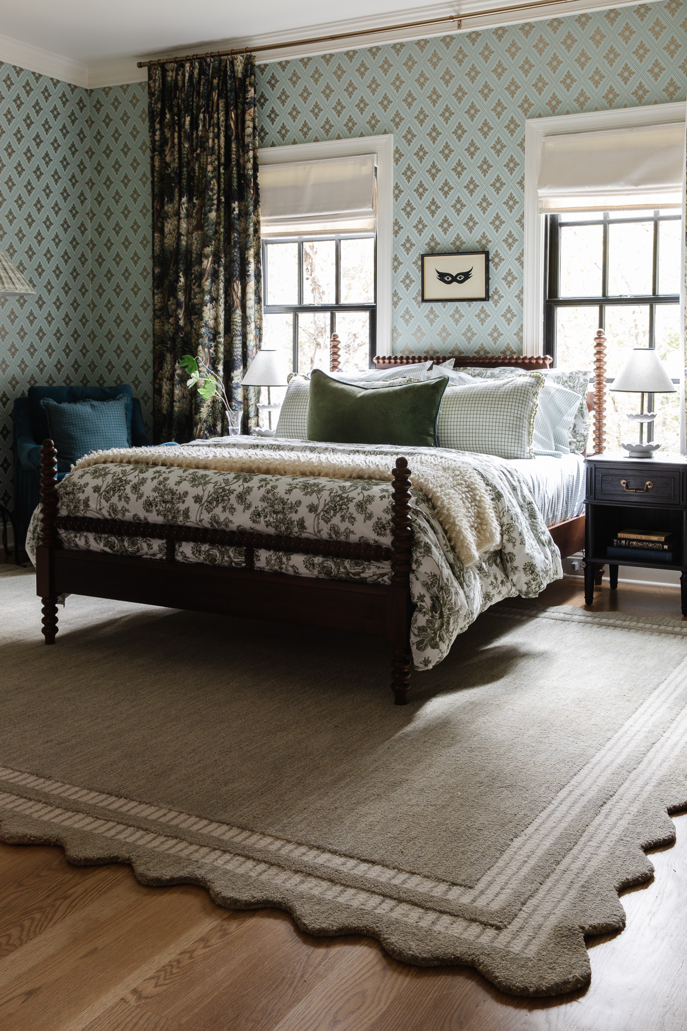 Modern traditional girl's bedroom with a scallop-edge Loloi rug