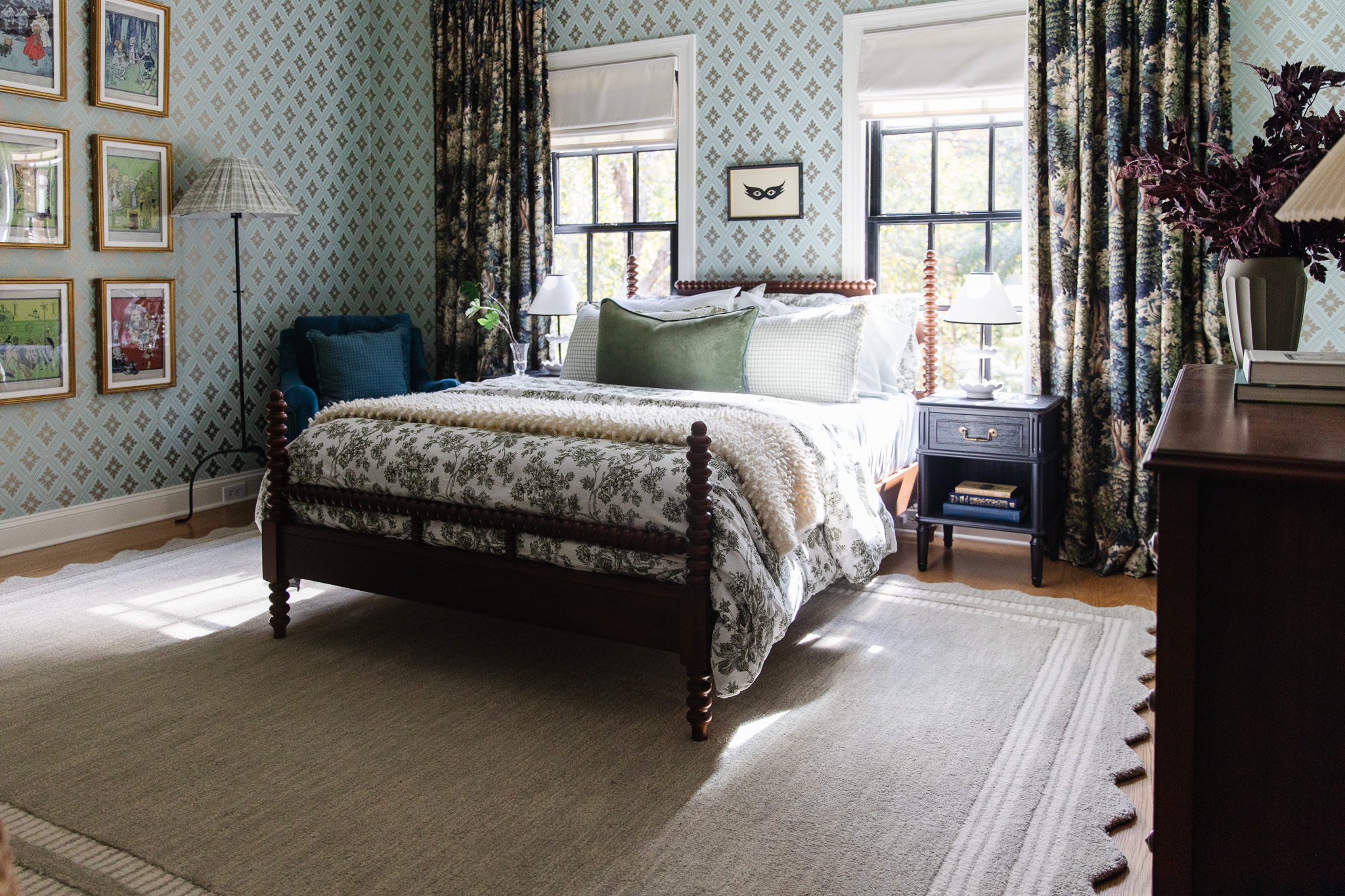 Little girl's blue and gold bedroom with a scalloped-edge mist-gray rug