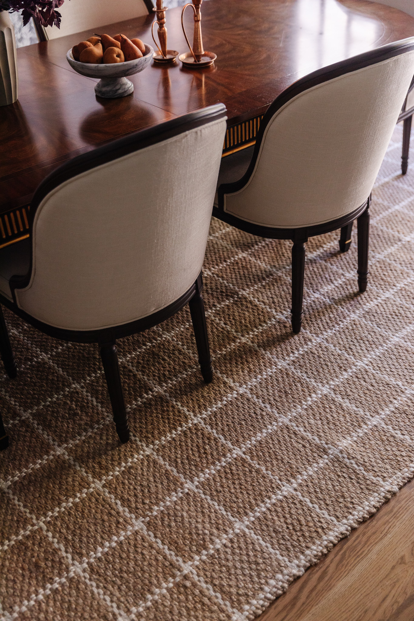 Overhead view of jute-wool rug in dining room