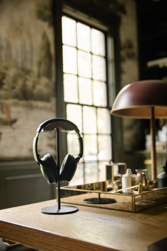 The winner of the over-the-ear headphones test, Bose headphones on a headphone stand in the study